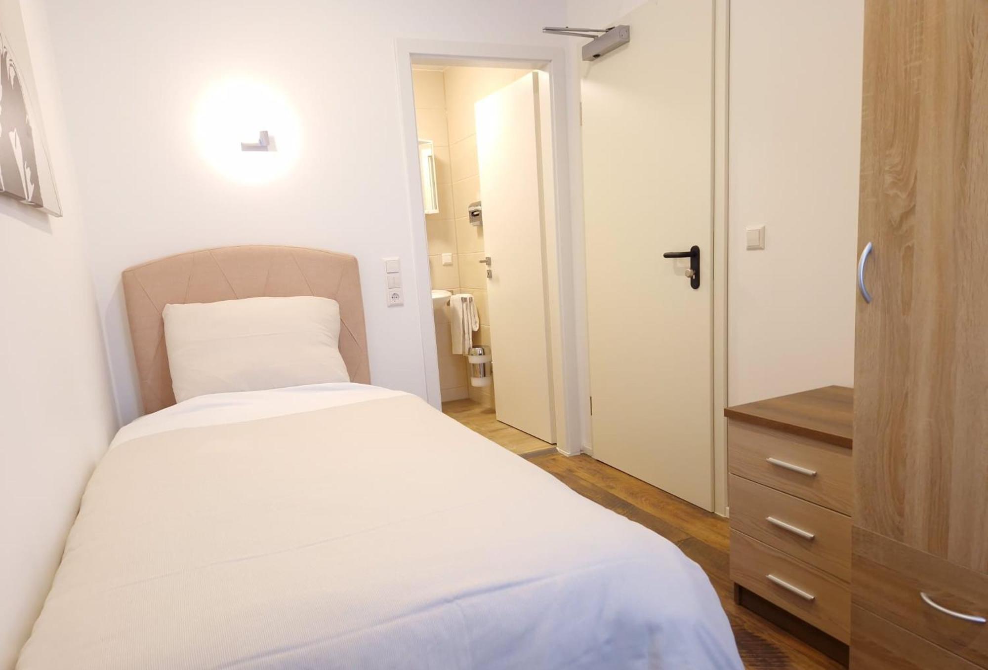 Hotel Post Нюртинген Экстерьер фото