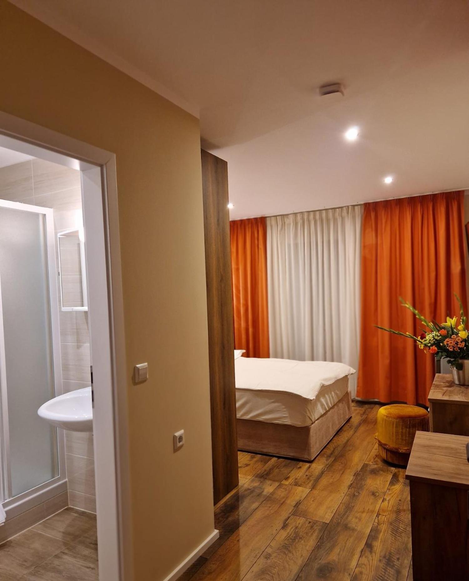 Hotel Post Нюртинген Экстерьер фото