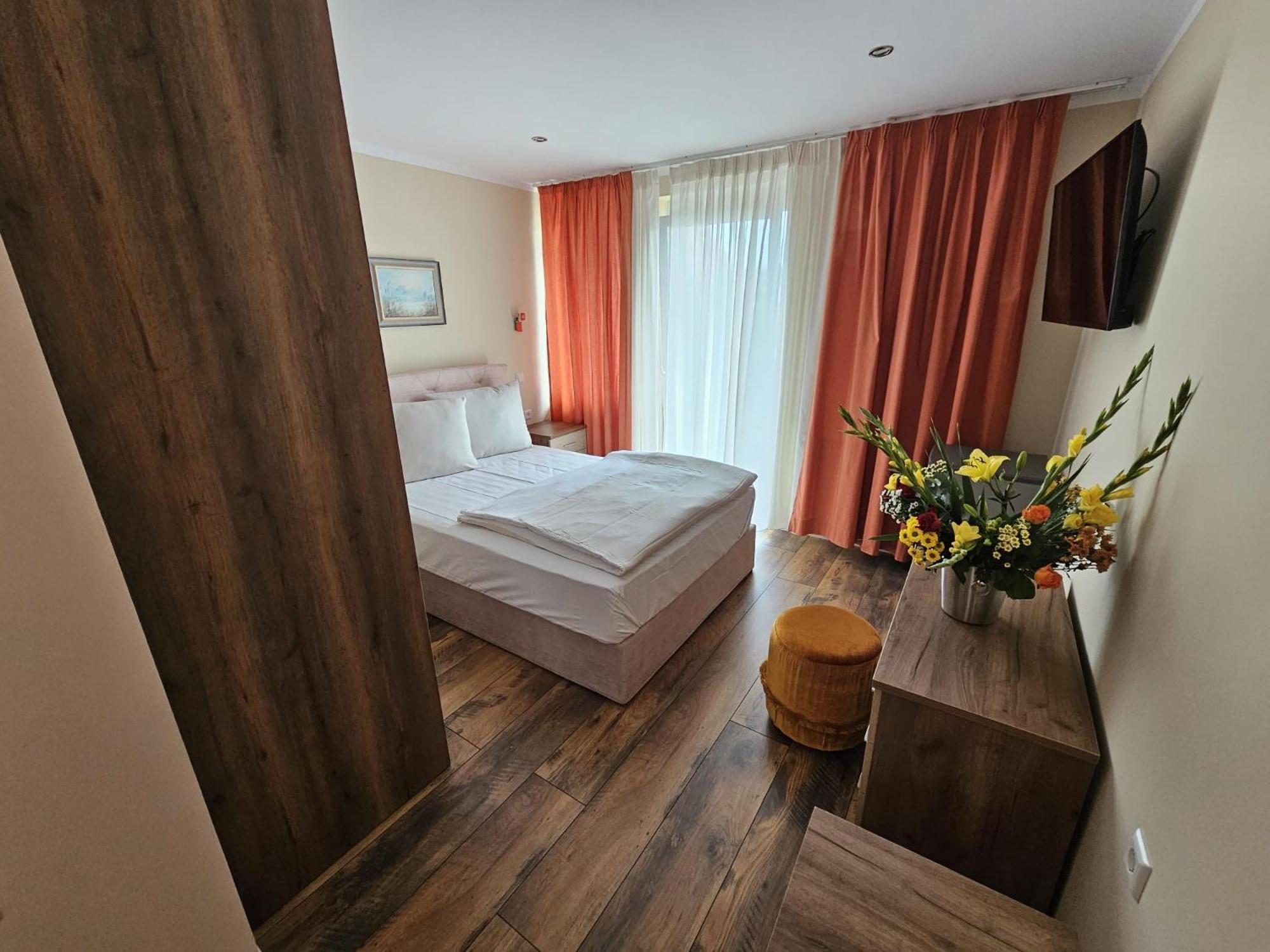 Hotel Post Нюртинген Экстерьер фото