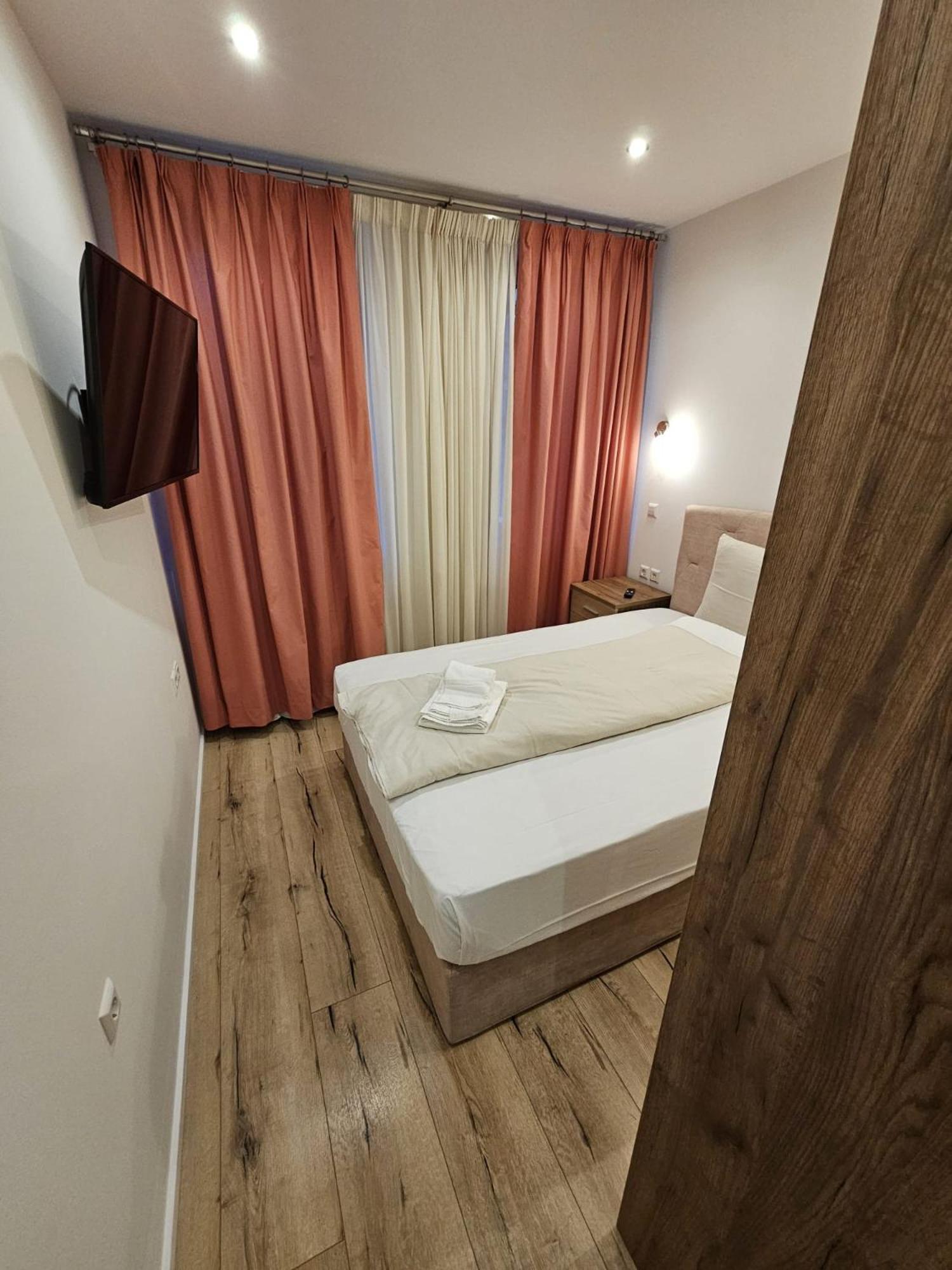 Hotel Post Нюртинген Экстерьер фото